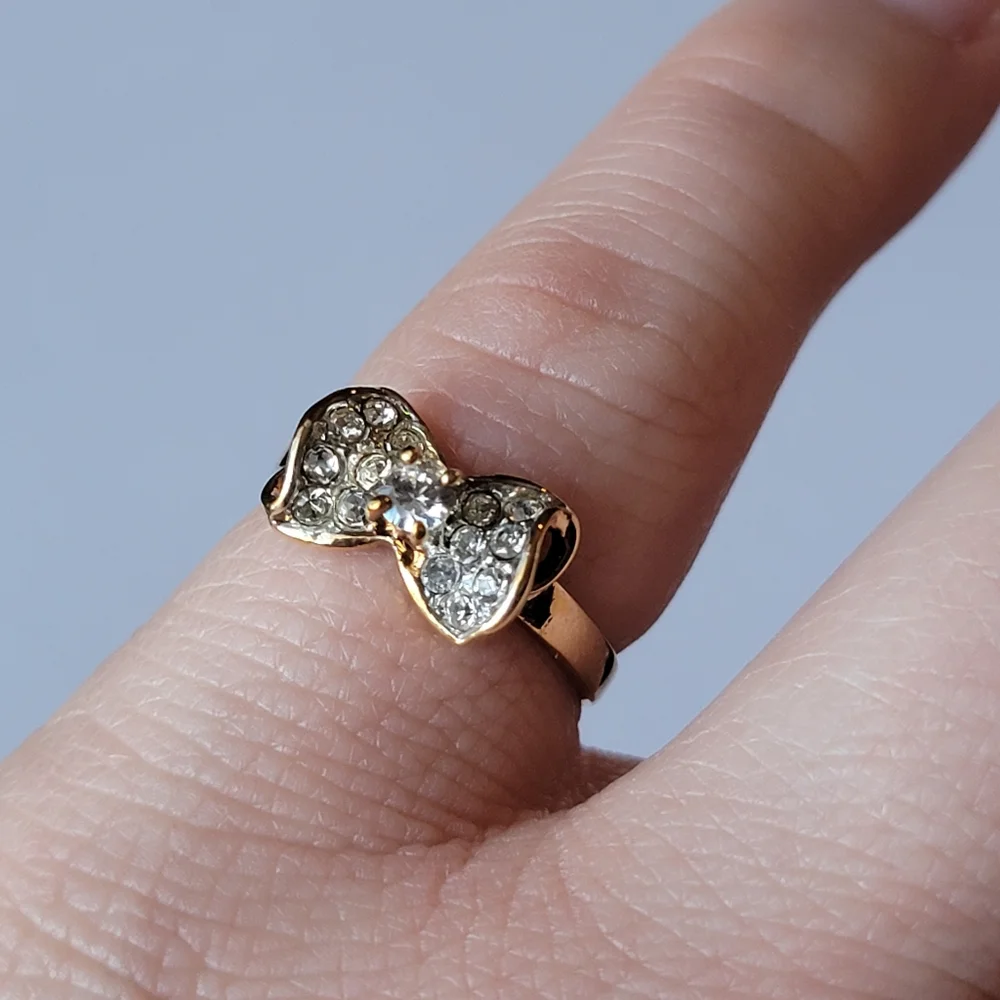 Vintage Bow Ring DAC Clear Diamond Like Stone Pave Gold Tone Size 6 ¼